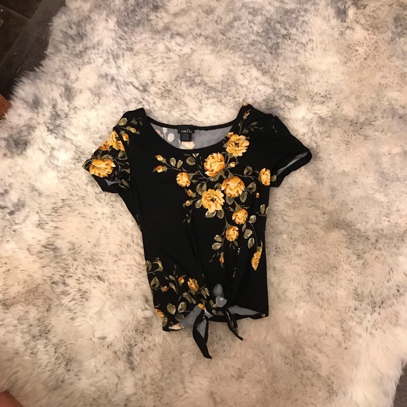 Rue21 Tops - Soft tie up floral shirt